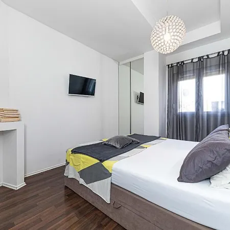 2 Bedroom Stunning In Okrug Gornji