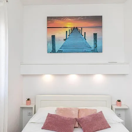 Apartment 2 Bedroom Stunning In Okrug Gornji Trogir