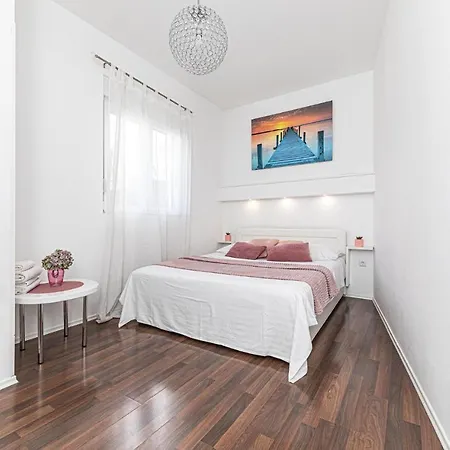 Apartment 2 Bedroom Stunning In Okrug Gornji Trogir